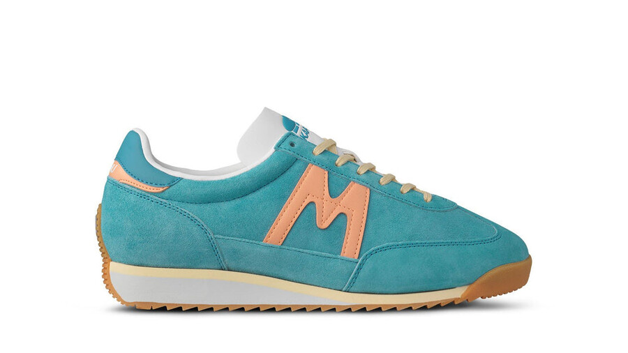 karhu mestari delphinium blue peach fuzz classic sneakers