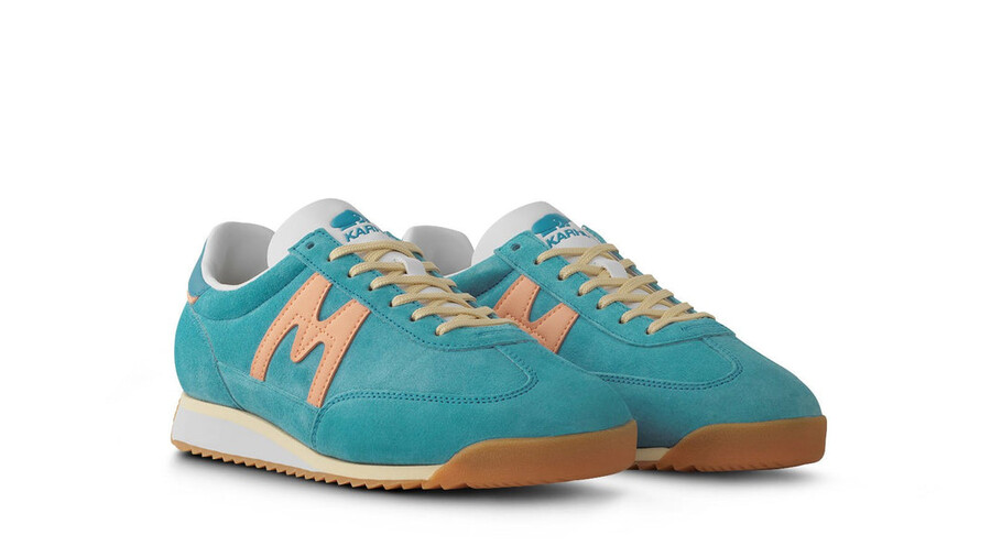 karhu mestari delphinium blue peach fuzz classic sneakers